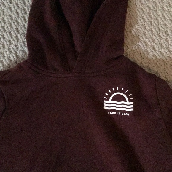 Vineyard vines shorts, 2 sweatshirts - Picture 4 of 4